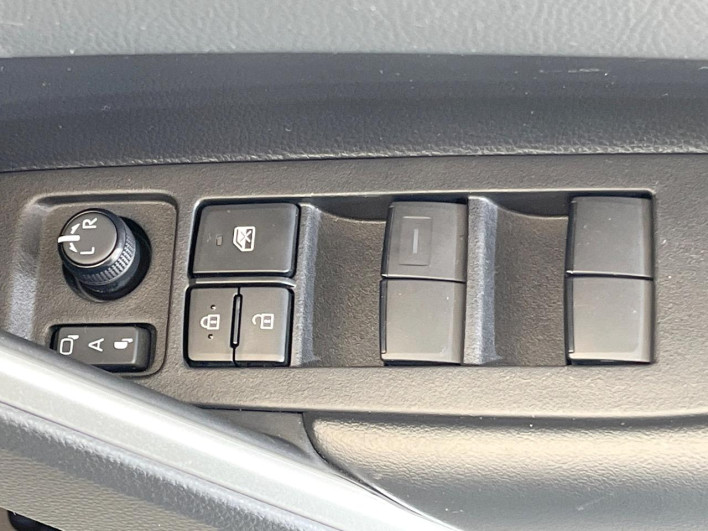 2023 Toyota Corolla Cross 6AA-ZVG11 (UW-69f1f7f85f3be)[13]