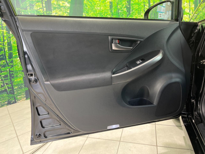 2015 Toyota Prius DAA-ZVW30 (UW-69f1f7fc53b9f)[11]