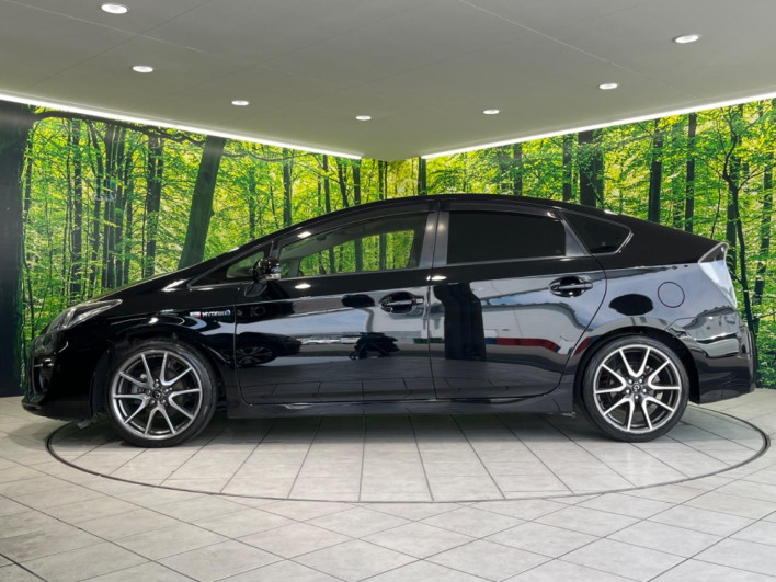2015 Toyota Prius DAA-ZVW30 (UW-69f1f7fc53b9f)[10]