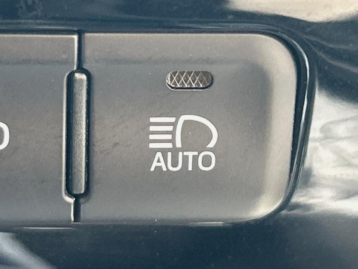 2016 Toyota Prius DAA-ZVW51 (UW-69f1f7fe81ec0)[24]