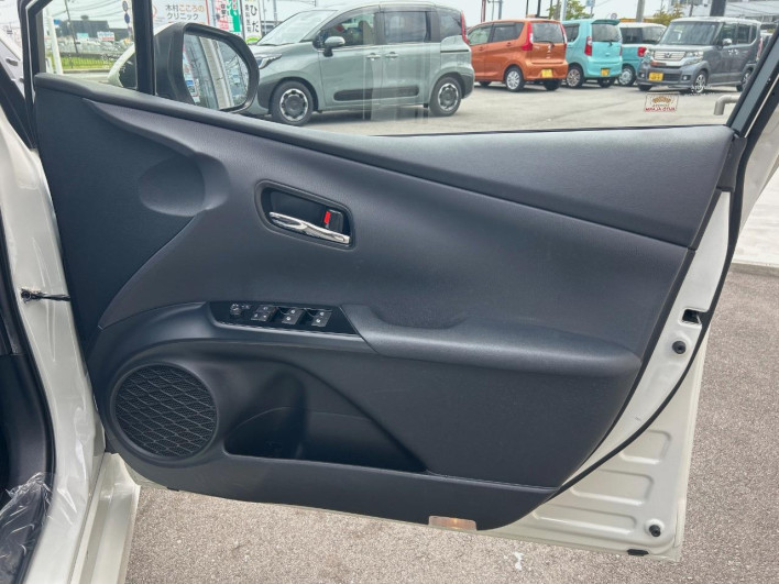 2016 Toyota Prius DAA-ZVW51 (UW-69f1f7fe81ec0)[18]