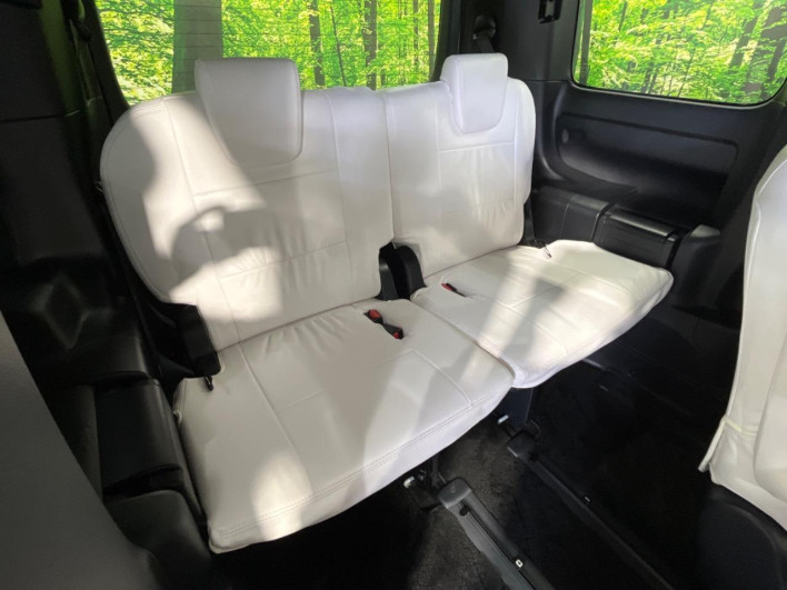2017 Toyota Noah DAA-ZWR80W (UW-69f1f805a74e5)[29]