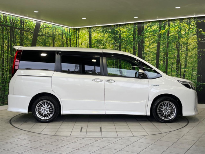 2017 Toyota Noah DAA-ZWR80W (UW-69f1f805a74e5)[7]