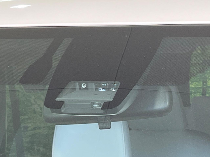 2017 Toyota Noah DAA-ZWR80W (UW-69f1f805a74e5)[12]