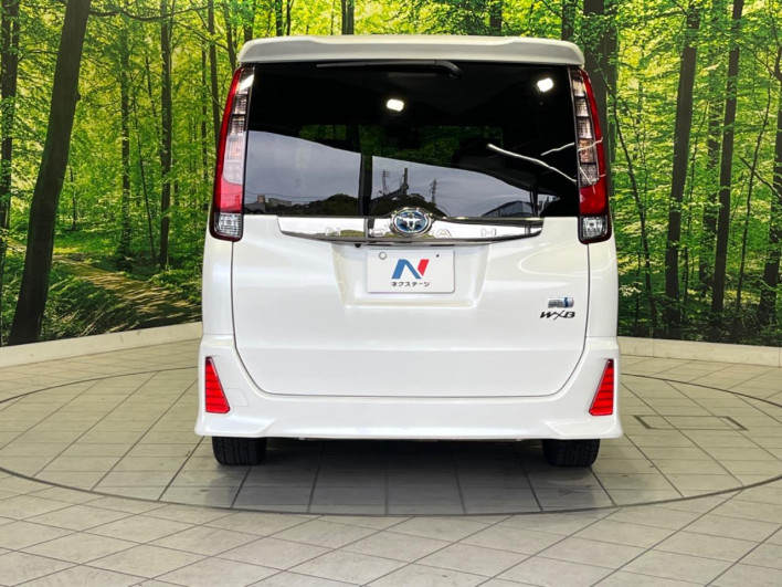 2017 Toyota Noah DAA-ZWR80W (UW-69f1f805a74e5)[9]