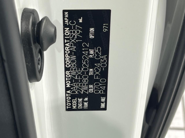 2017 Toyota Noah DAA-ZWR80W (UW-69f1f805a74e5)[1]