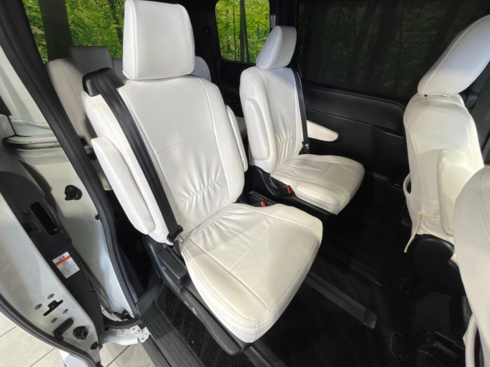 2017 Toyota Noah DAA-ZWR80W (UW-69f1f805a74e5)[28]
