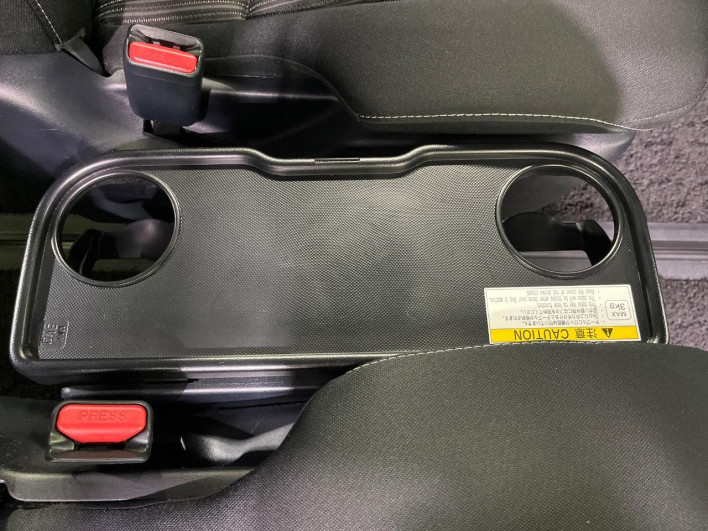 2020 Toyota Voxy DAA-ZWR80W (UW-69f1f80719e24)[25]