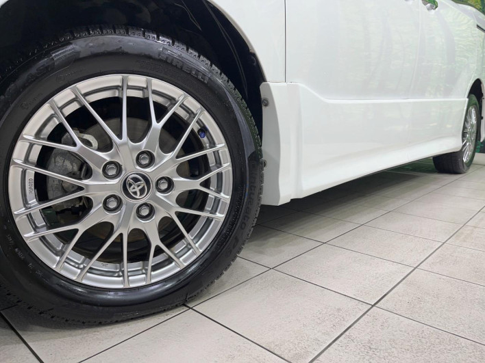 2020 Toyota Voxy DAA-ZWR80W (UW-69f1f80719e24)[4]