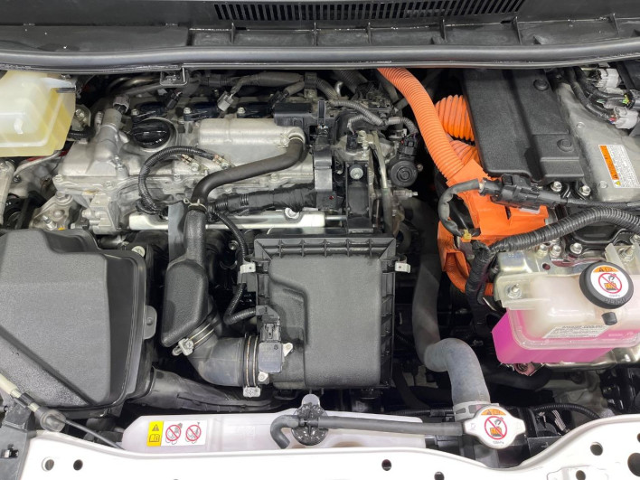 2020 Toyota Voxy DAA-ZWR80W (UW-69f1f80719e24)[12]