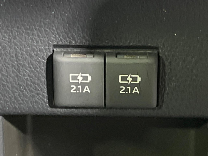2020 Toyota Voxy DAA-ZWR80W (UW-69f1f80719e24)[28]