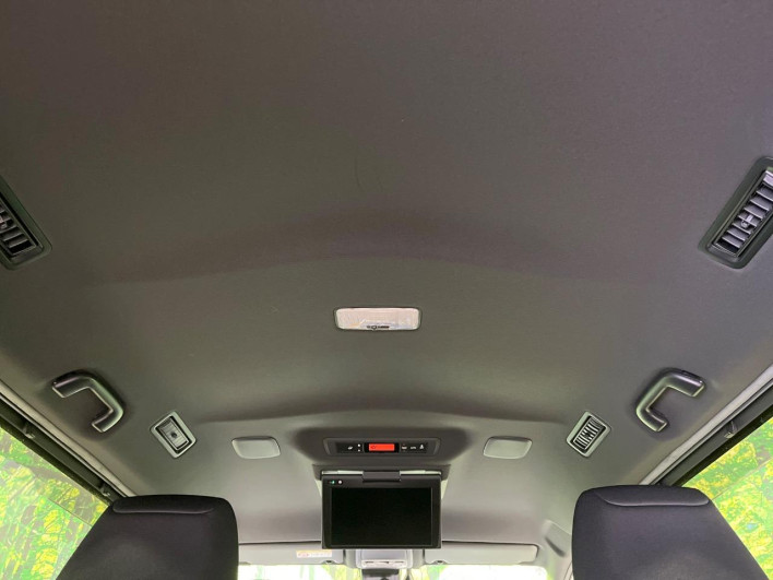 2020 Toyota Voxy DAA-ZWR80W (UW-69f1f80719e24)[23]