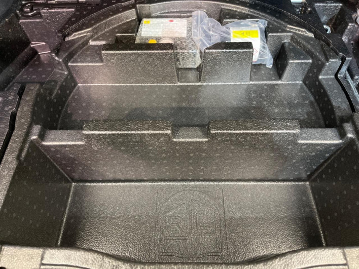 2017 Toyota C-HR DAA-ZYX10 (UW-69f1f80d3f485)[27]