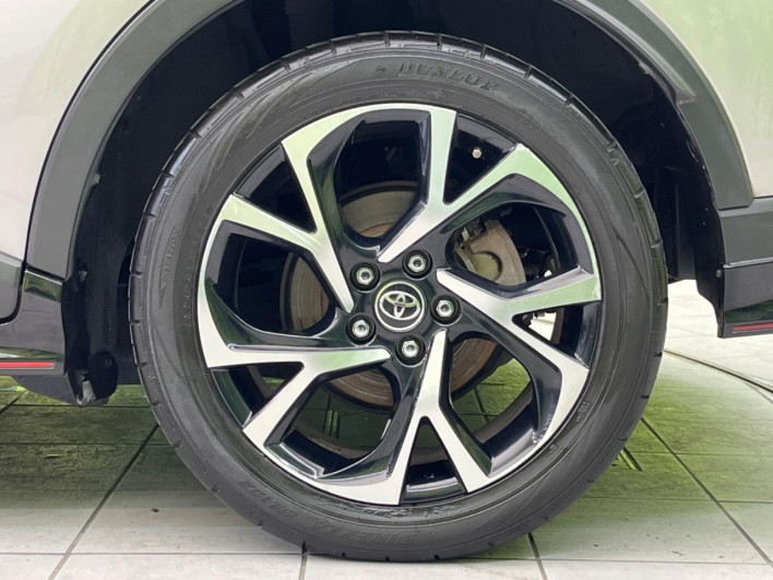 2017 Toyota C-HR DAA-ZYX10 (UW-69f1f80d3f485)[14]