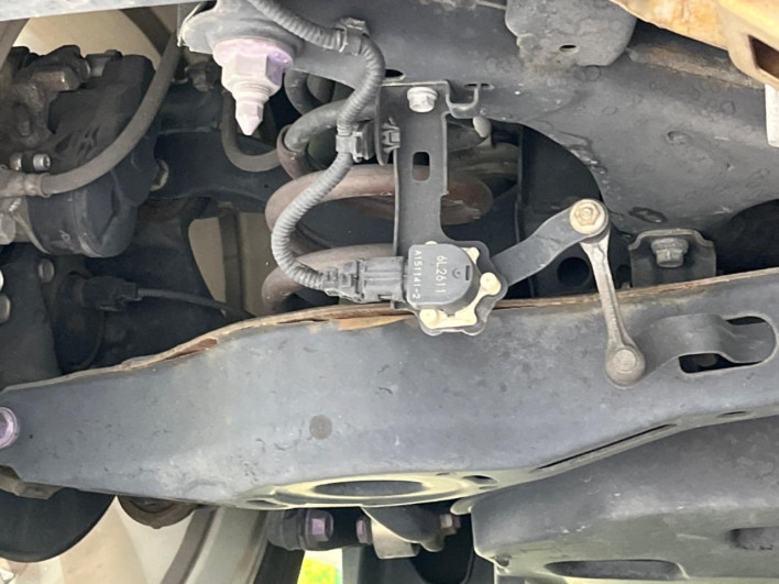 2017 Toyota C-HR DAA-ZYX10 (UW-69f1f80d3f485)[21]