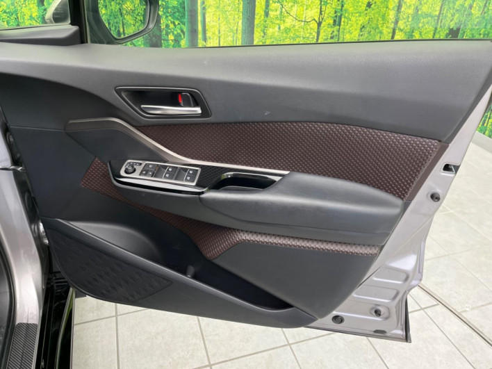 2017 Toyota C-HR DAA-ZYX10 (UW-69f1f80d3f485)[24]