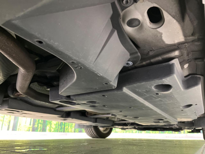 2017 Toyota C-HR DAA-ZYX10 (UW-69f1f80d3f485)[23]