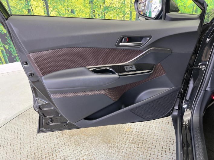 2018 Toyota C-HR DAA-ZYX10 (UW-69f1f80da138a)[28]