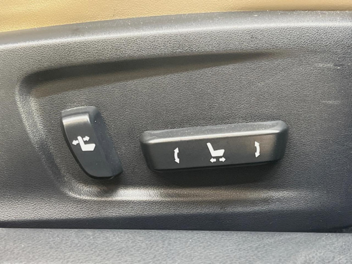 2017 Lexus IS DAA-AVE30 (UW-69f2a3f8f3703)[17]