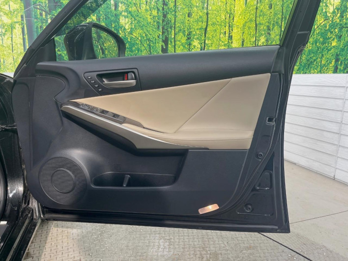 2017 Lexus IS DAA-AVE30 (UW-69f2a3f8f3703)[27]