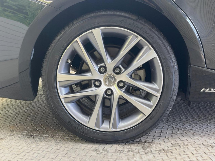 2017 Lexus IS DAA-AVE30 (UW-69f2a3f8f3703)[12]