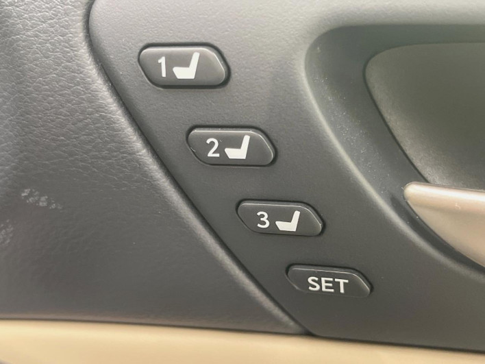 2017 Lexus IS DAA-AVE30 (UW-69f2a3f8f3703)[29]