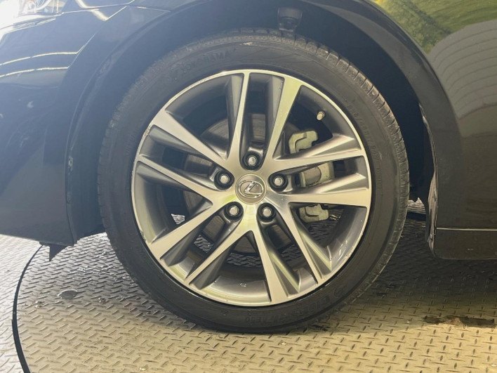 2017 Lexus IS DAA-AVE30 (UW-69f2a3f8f3703)[14]