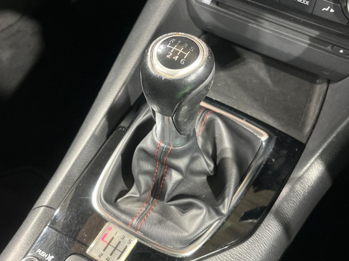 2013 Mazda Axela Sports DBA-BM5FS (UW-69f2a425685b9)[15]