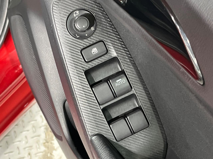 2013 Mazda Axela Sports DBA-BM5FS (UW-69f2a425685b9)[19]