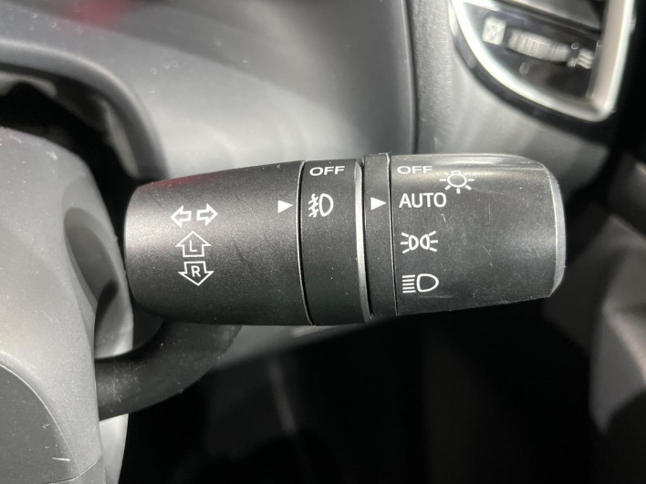 2013 Mazda Axela Sports DBA-BM5FS (UW-69f2a425685b9)[8]