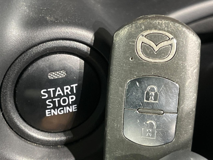 2013 Mazda Axela Sports DBA-BM5FS (UW-69f2a425685b9)[4]