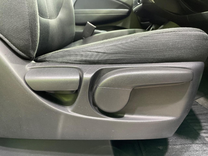 2016 Mazda Biante DBA-CCFFW (UW-69f2a42a9cc8c)[12]