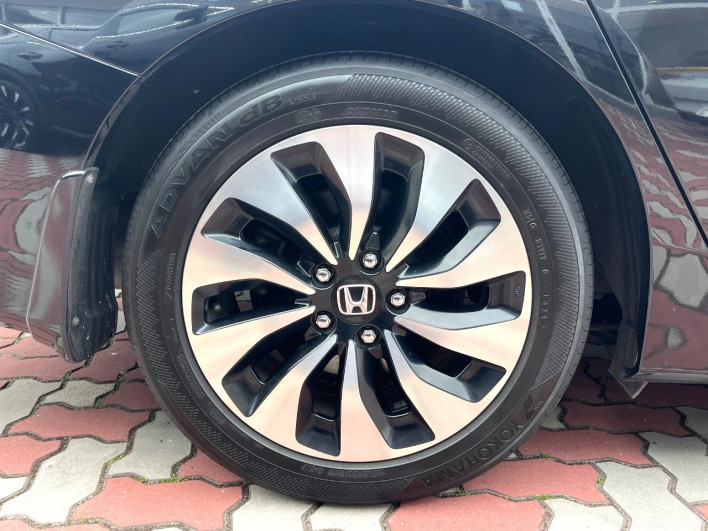 2013 Honda Accord Hybrid DAA-CR6 (UW-69f2a42adefd5)[13]