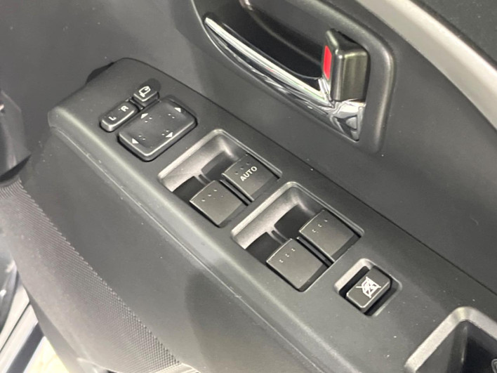 2013 Mazda Premacy DBA-CWFFW (UW-69f2a42f3b1da)[7]