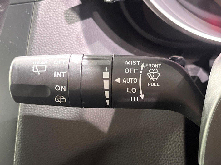 2013 Mazda Premacy DBA-CWFFW (UW-69f2a42f3b1da)[15]
