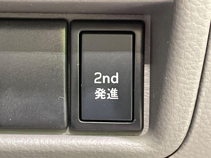 2018 Nissan NV100 Clipper Van HBD-DR17V (UW-69f2a43859289)[13]