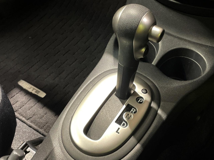 2016 Nissan Note DBA-E12 (UW-69f2a4391f13c)[26]