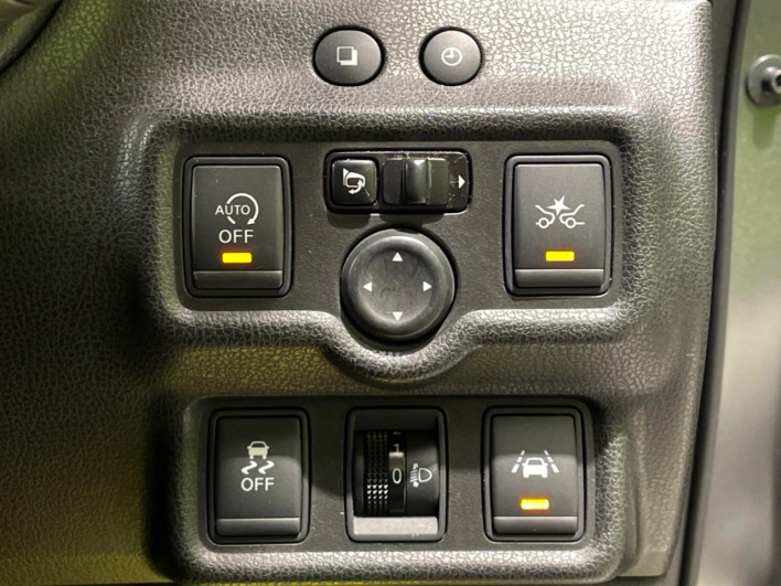 2016 Nissan Note DBA-E12 (UW-69f2a4391f13c)[19]