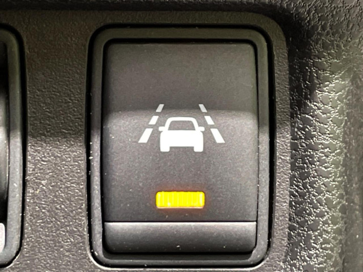 2016 Nissan Note DBA-E12 (UW-69f2a4391f13c)[21]