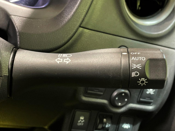 2016 Nissan Note DBA-E12 (UW-69f2a4391f13c)[23]