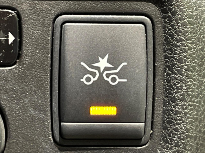 2016 Nissan Note DBA-E12 (UW-69f2a4391f13c)[20]