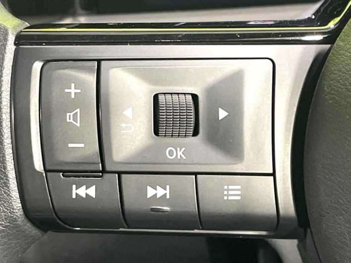 2021 Nissan Note 6AA-E13 (UW-69f2a43ab233d)[28]