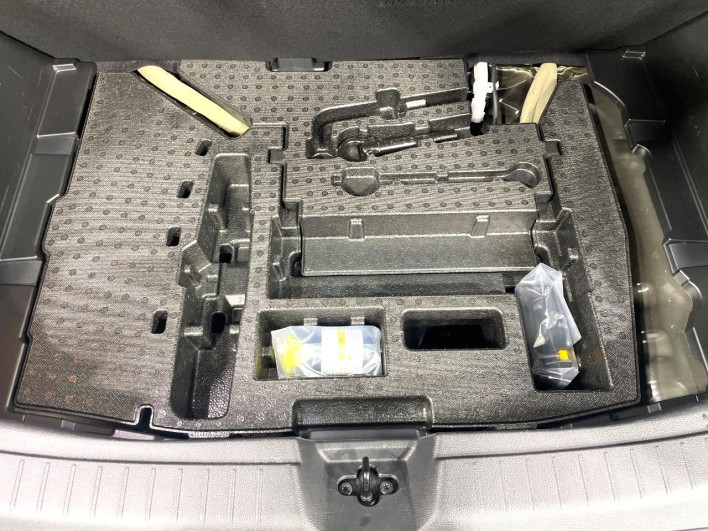 2021 Nissan Note 6AA-E13 (UW-69f2a43ab233d)[15]