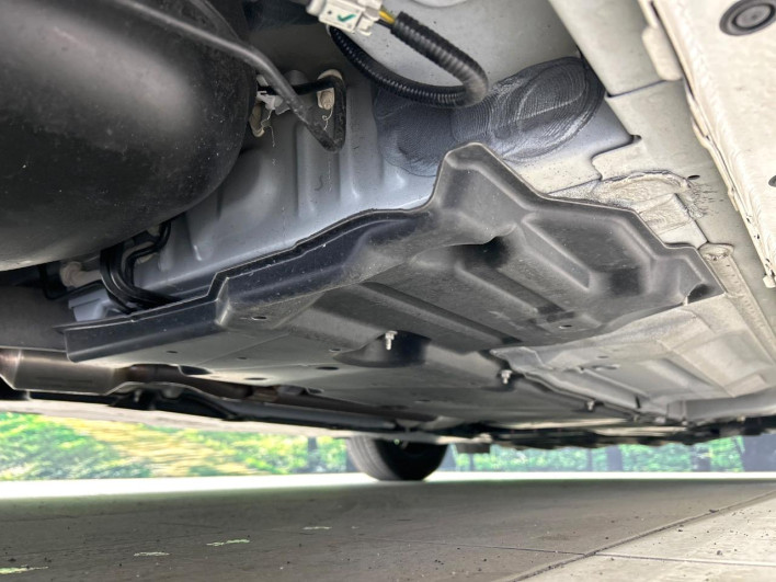 2021 Nissan Note 6AA-E13 (UW-69f2a43ad57c1)[18]