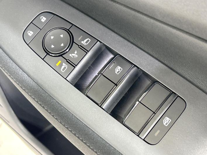 2021 Nissan Note 6AA-E13 (UW-69f2a43ad57c1)[29]