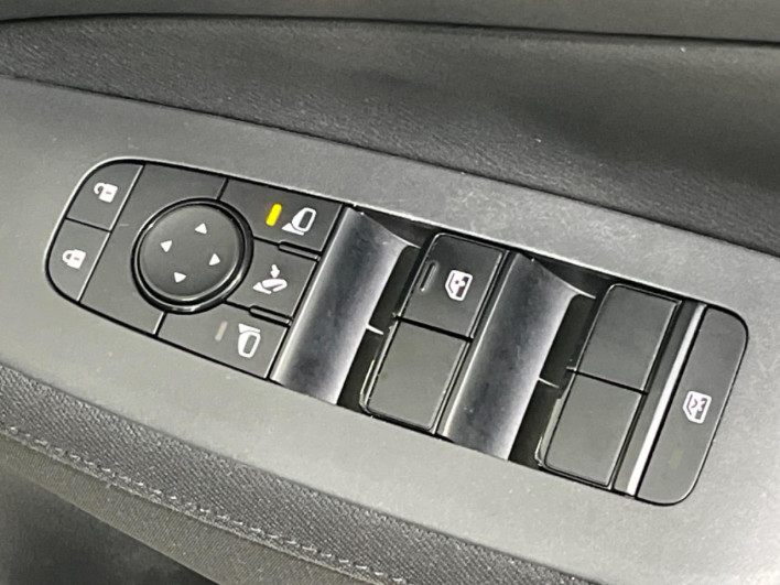 2022 Nissan Note 6AA-E13 (UW-69f2a43d6824b)[26]