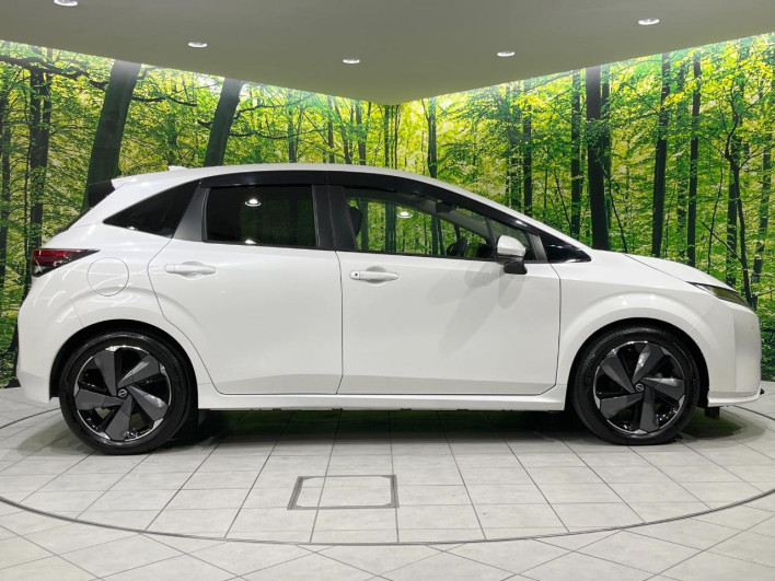 2022 Nissan Aura 6AA-FE13 (UW-69f2a440240f9)[15]