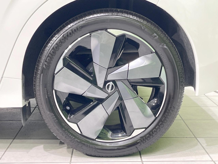 2022 Nissan Aura 6AA-FE13 (UW-69f2a440240f9)[25]