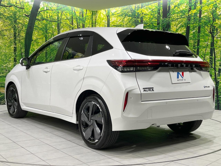 2022 Nissan Aura 6AA-FE13 (UW-69f2a440240f9)[12]