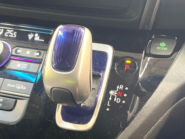 2016 Honda Freed Plus Hybrid DAA-GB7 (UW-69f2a4428724b)[26]